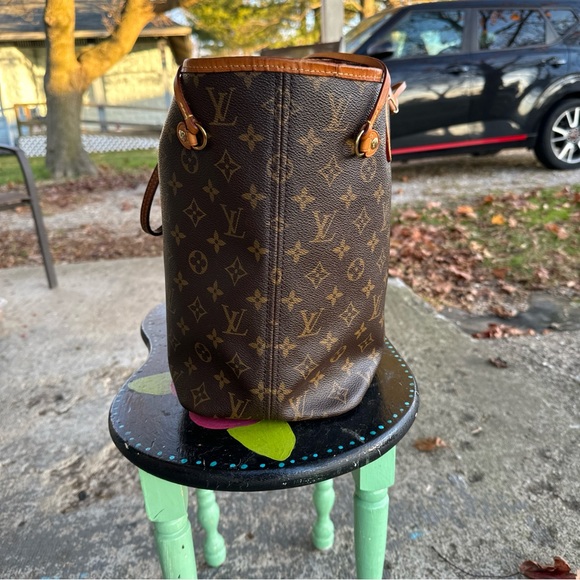 Authentic Louis Vuitton Neverfull MM Monogram Fuchsia - Picture 4 of 15